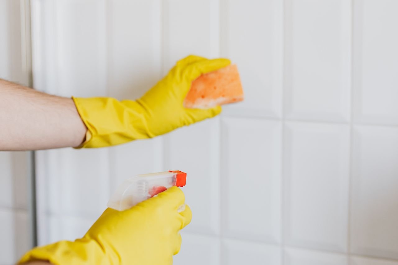 Cementsluier verwijderen met soda